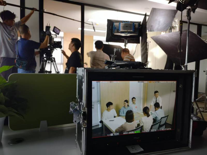 大城县TVC拍摄公司：科技产品视觉化大师，诠释未来感与功能美学